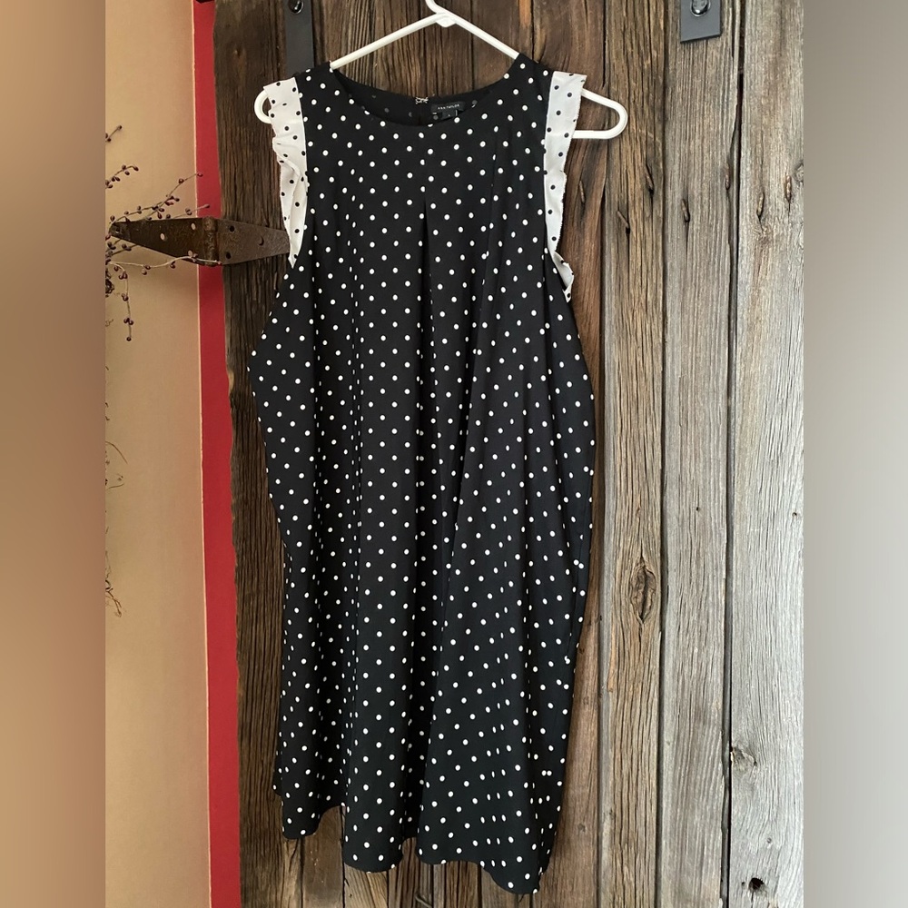 Ann Taylor • size L • black & white